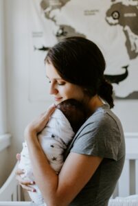 Dein Baby schläft plötzlich schlechter? Wann eine Regression daran Schuld sein könnte